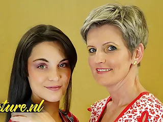 7787 mature pussy porn videos